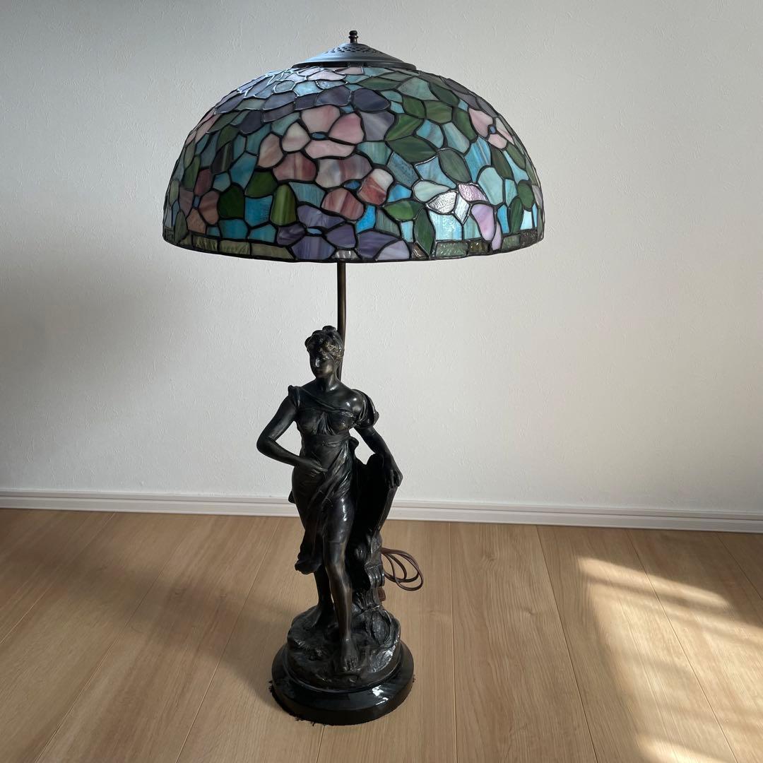 芸術美！　アンティーク スタンドランプ ステンドグラス シェード　ブロンズ像