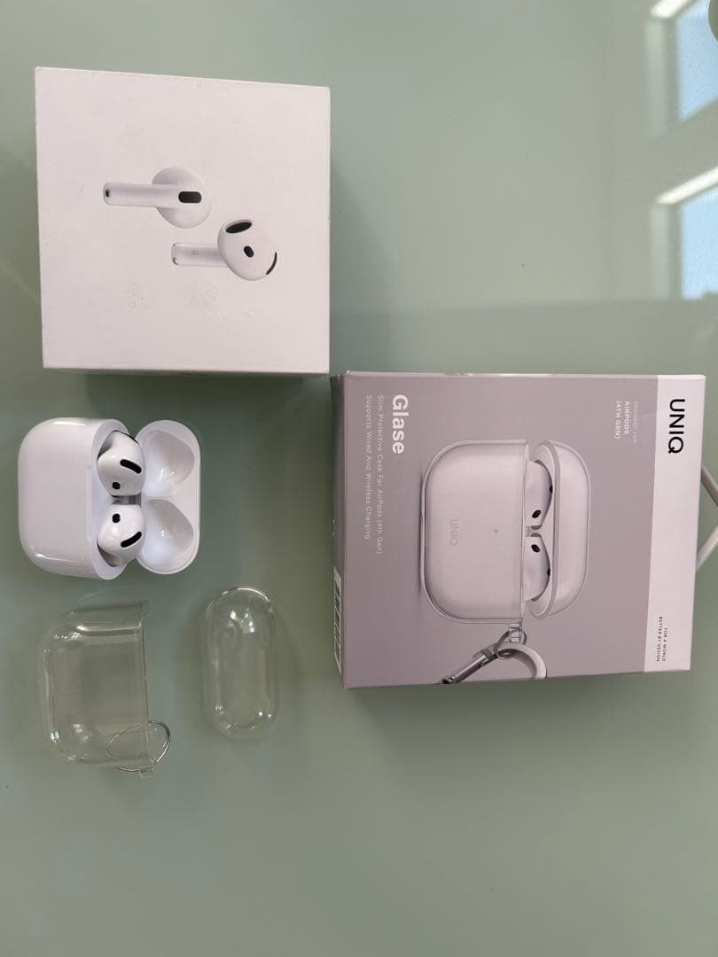 AirPods4ノイズキャンセリング搭載　カバー付き