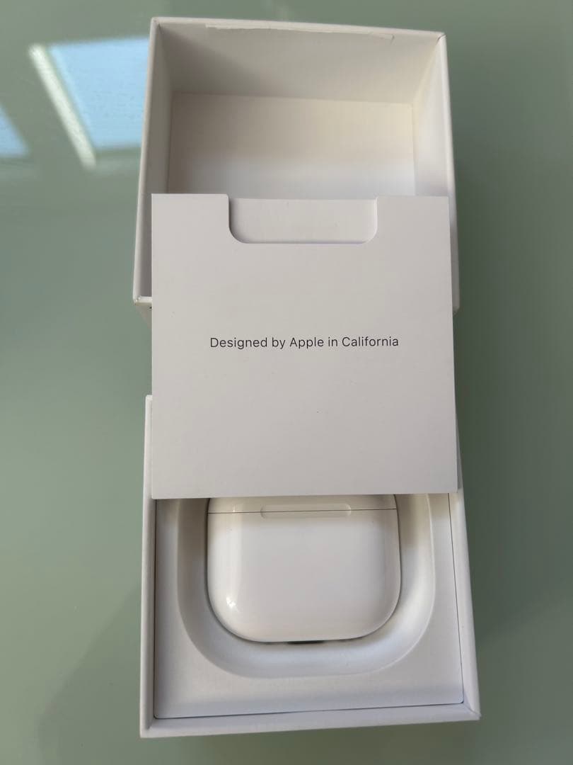 AirPods4ノイズキャンセリング搭載　カバー付き