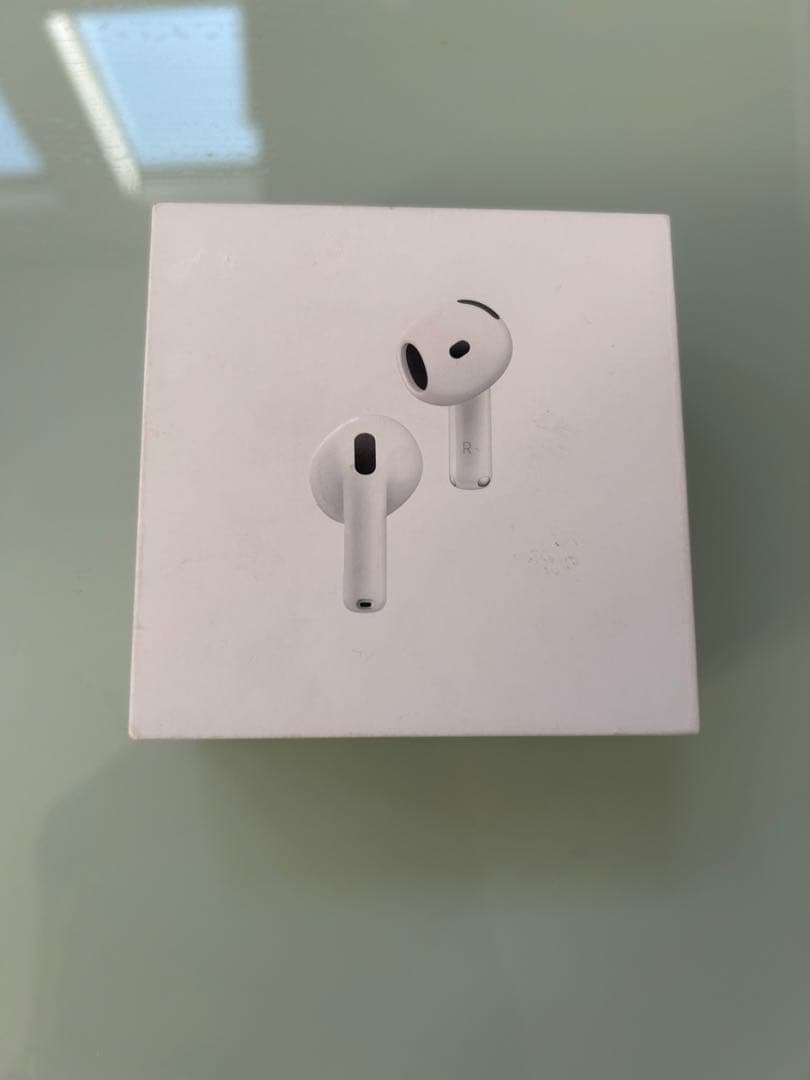 AirPods4ノイズキャンセリング搭載　カバー付き