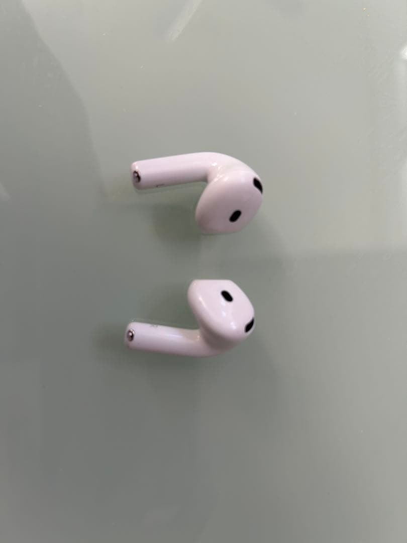 AirPods4ノイズキャンセリング搭載　カバー付き