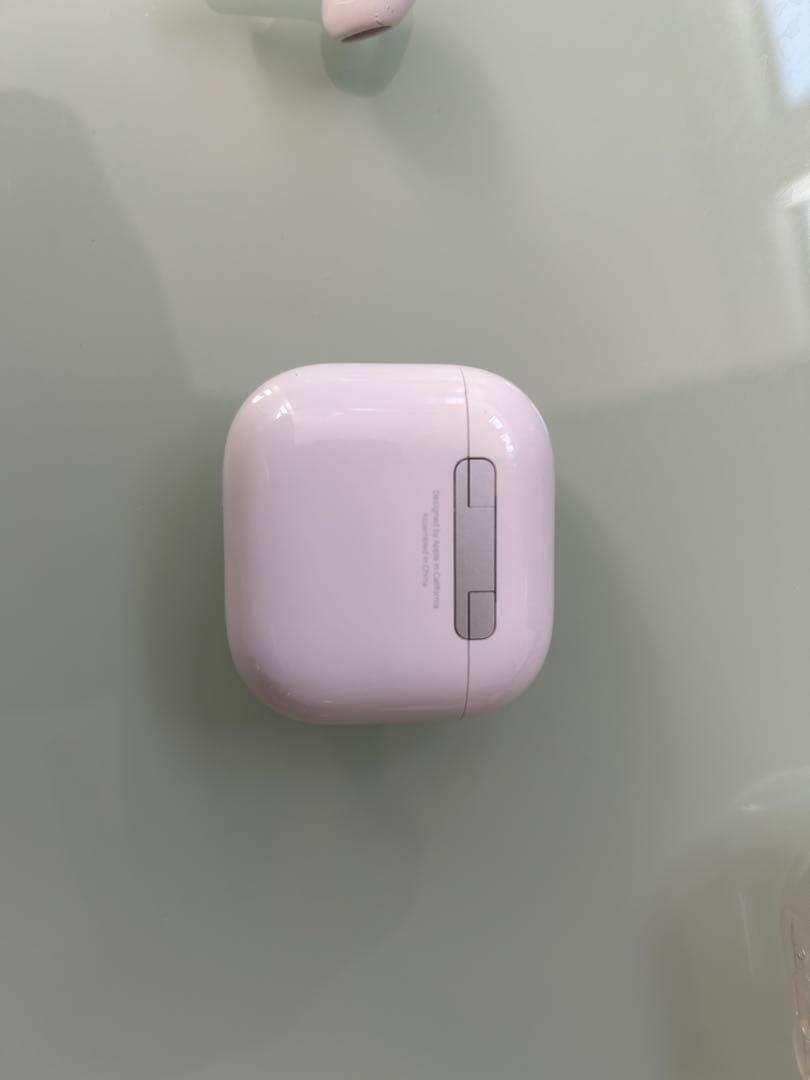 AirPods4ノイズキャンセリング搭載　カバー付き