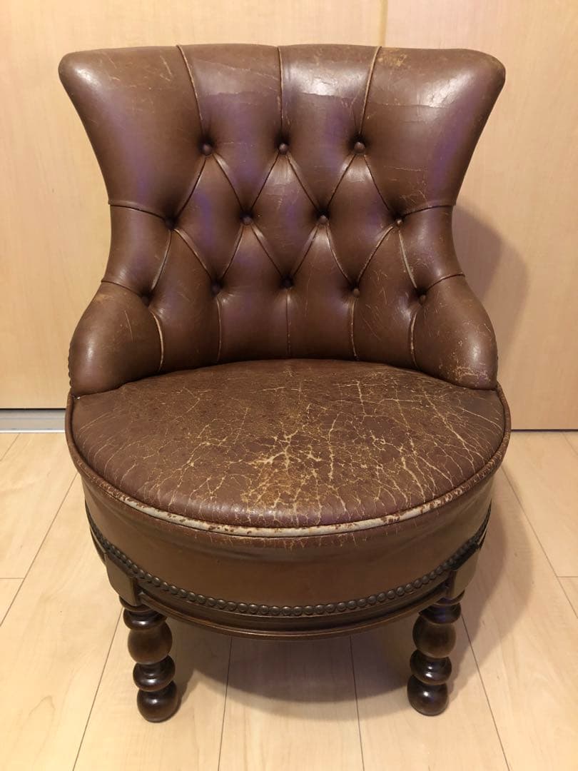 バロッサ　バレンティ　メイトチェア　ソファ　革　アンティーク　レトロ　家具　鋲打