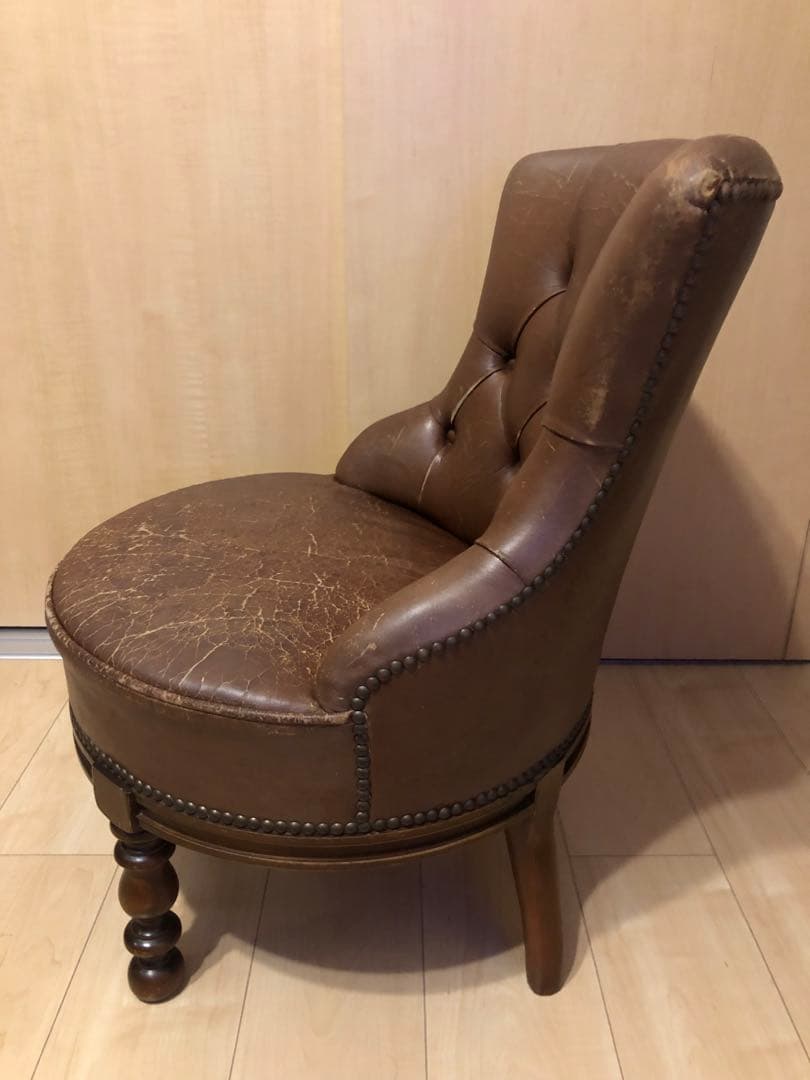 バロッサ　バレンティ　メイトチェア　ソファ　革　アンティーク　レトロ　家具　鋲打