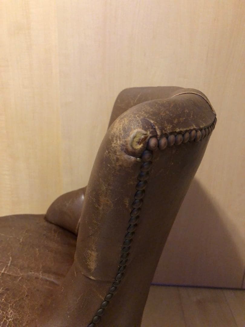 バロッサ　バレンティ　メイトチェア　ソファ　革　アンティーク　レトロ　家具　鋲打