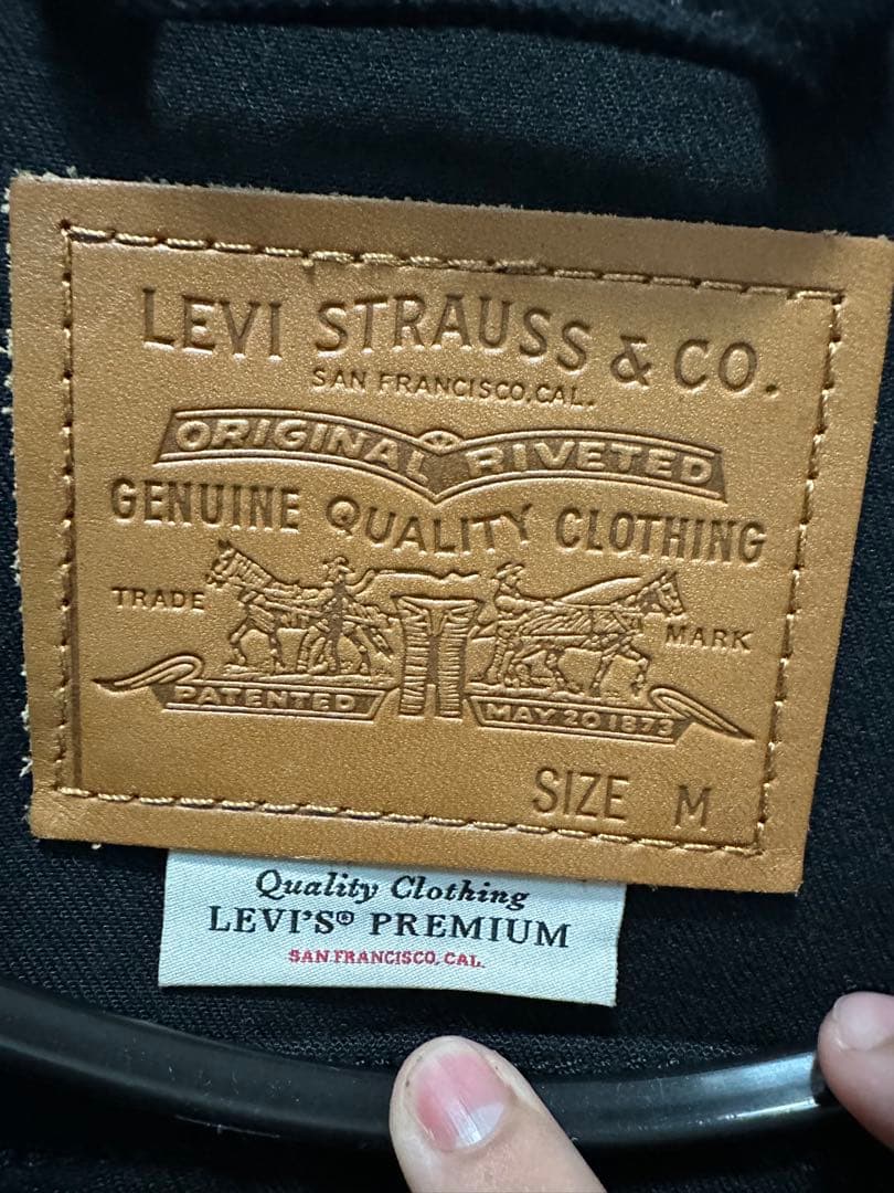 LEVI'Sメンズベスト刺繍パッチ付き