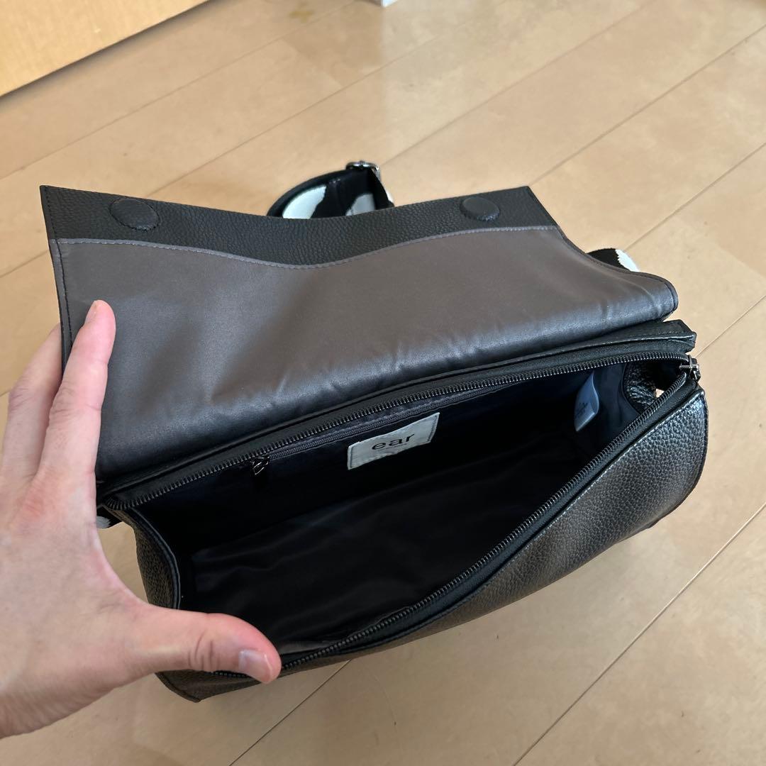 美品！！ドット柄ストラップ 黒 ボディーバッグ