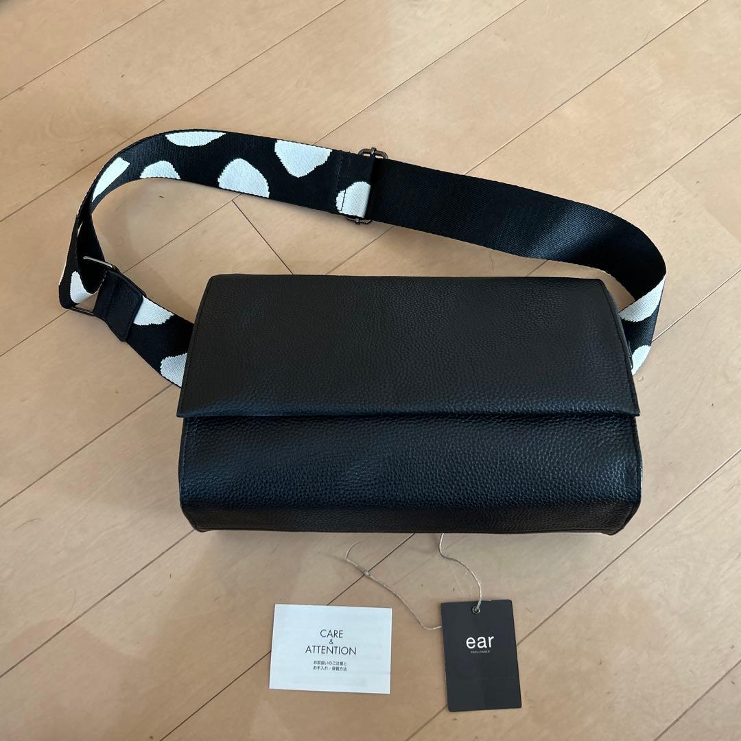 美品！！ドット柄ストラップ 黒 ボディーバッグ