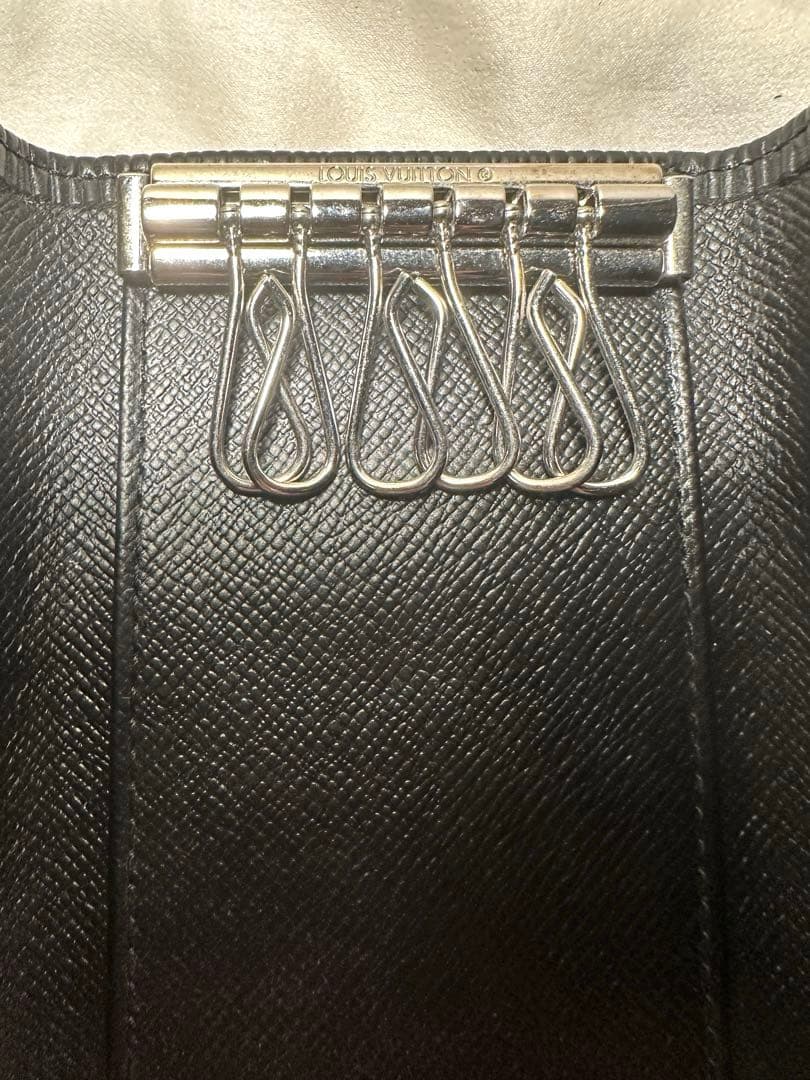 Louis Vuitton エピ ブラックキーケース