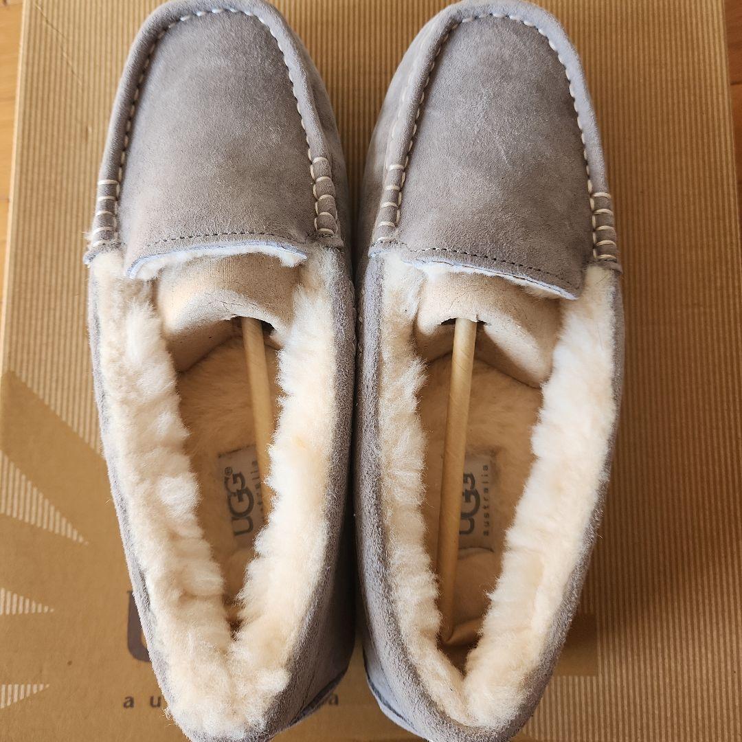 UGG　モカシン　ライトグレー
