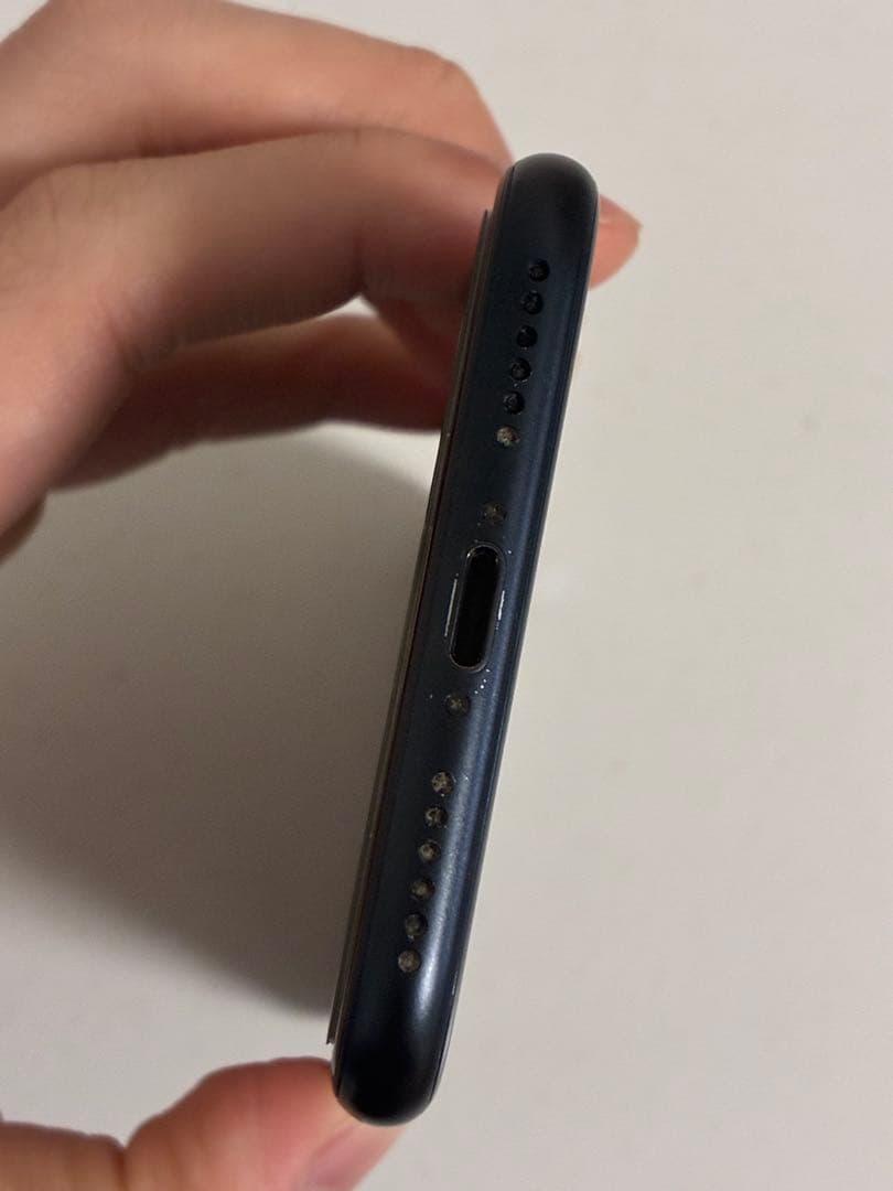 iPhone SE3 本体 64GB SIMフリー 75% 画面割れなし