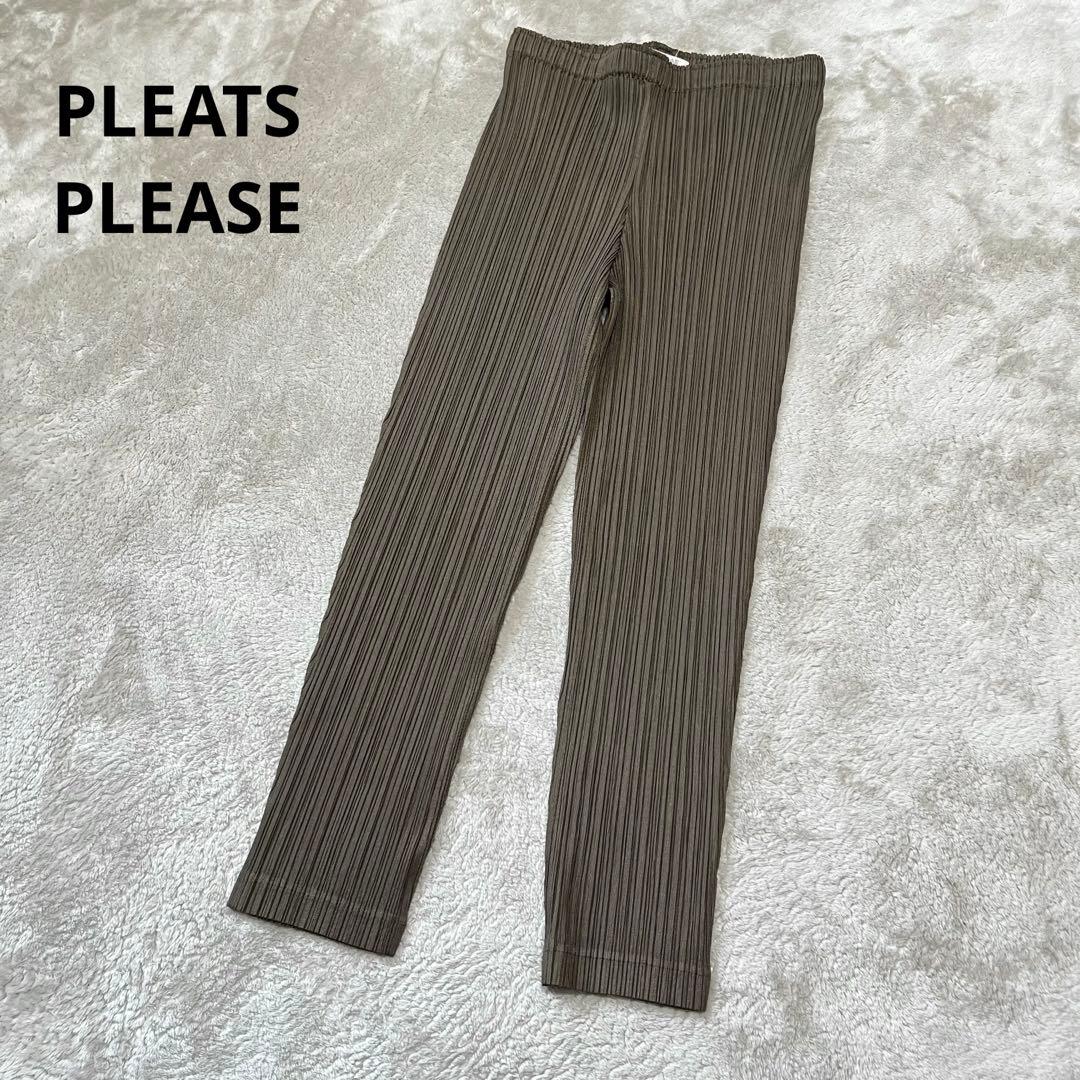 ことちゃぴ　　イッセイミヤケ　クロップドパンツ　カーキ