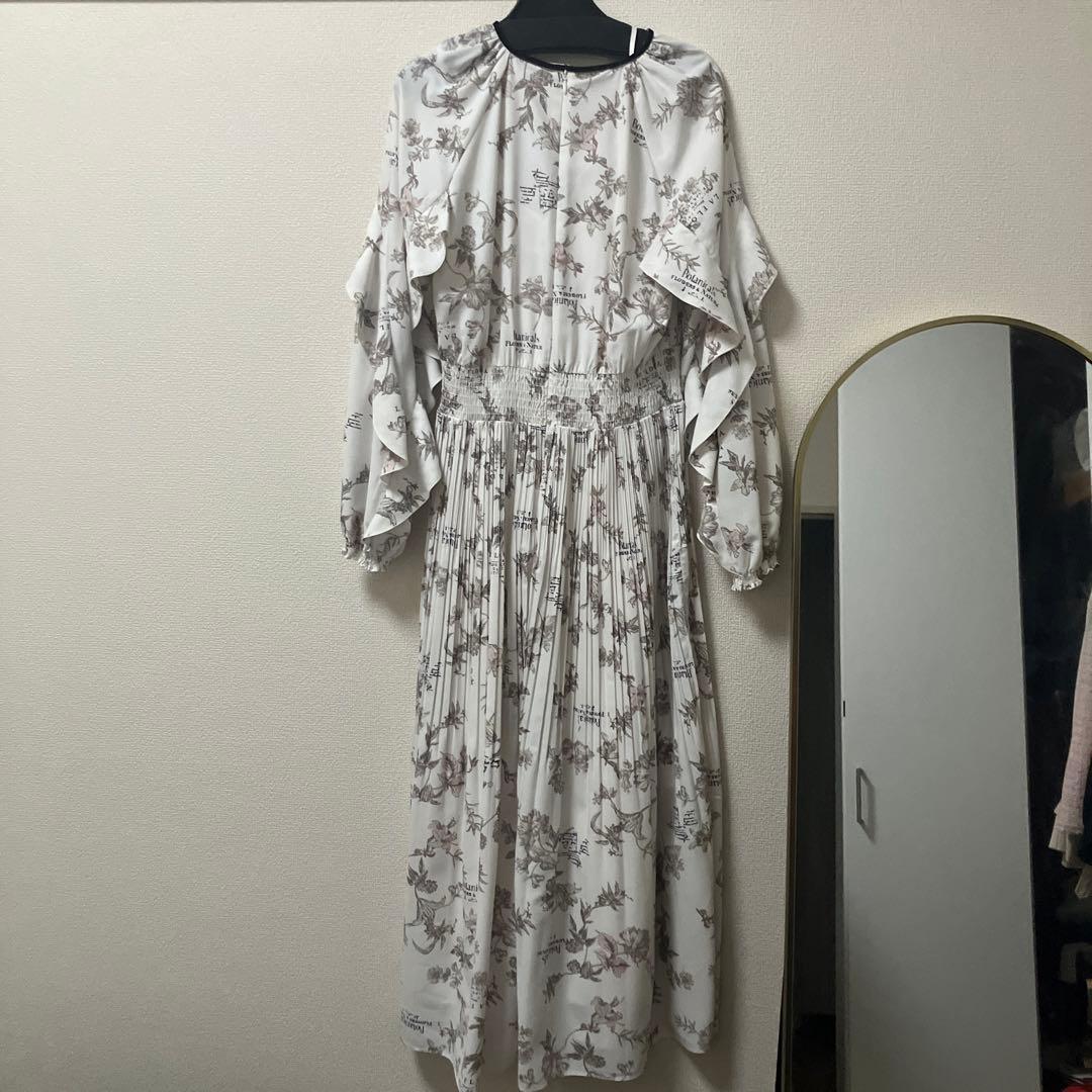 【新品】セルフォード　ボタニカルレタープリントワンピース　アイボリー　36