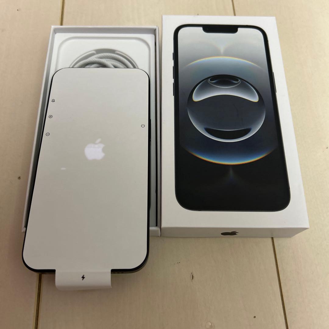 Apple iPhone 16e バッテリー100%