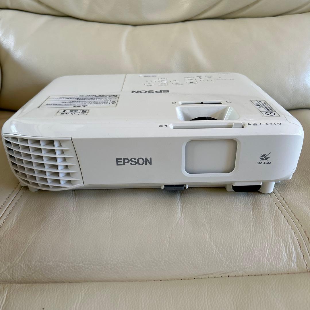 P*d様 EPSON EB-S05 プロジェクター本体とリモコンとおまけ有り