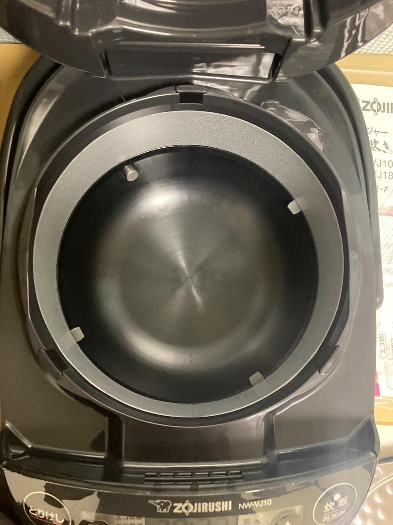 ★展示品★未使用★2025年製 象印 IH炊飯ジャーNW-VJ10型 ブラック