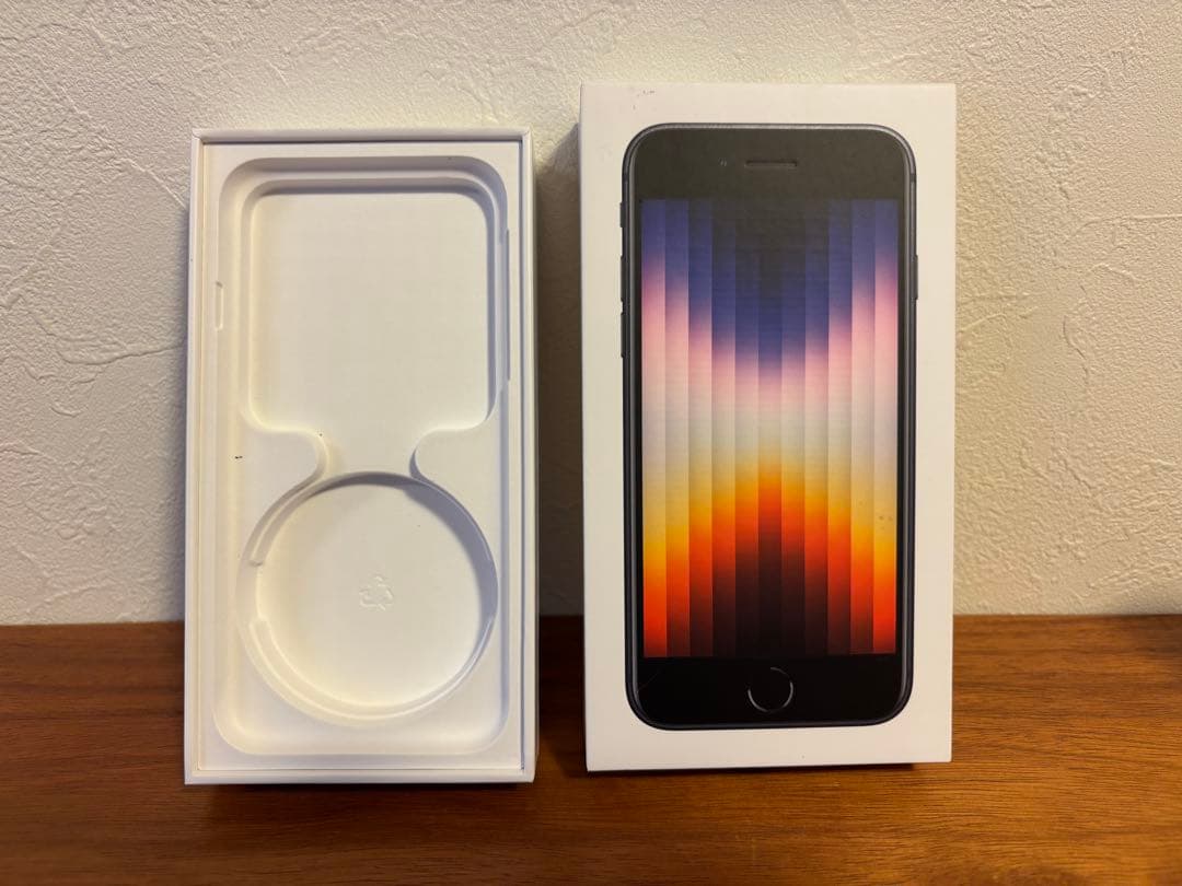 R*ᰔ様 ☆美品・小傷あり☆iPhone SE 3 ⑩