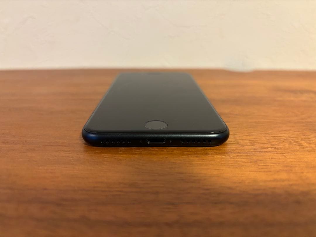 R*ᰔ様 ☆美品・小傷あり☆iPhone SE 3 ⑩