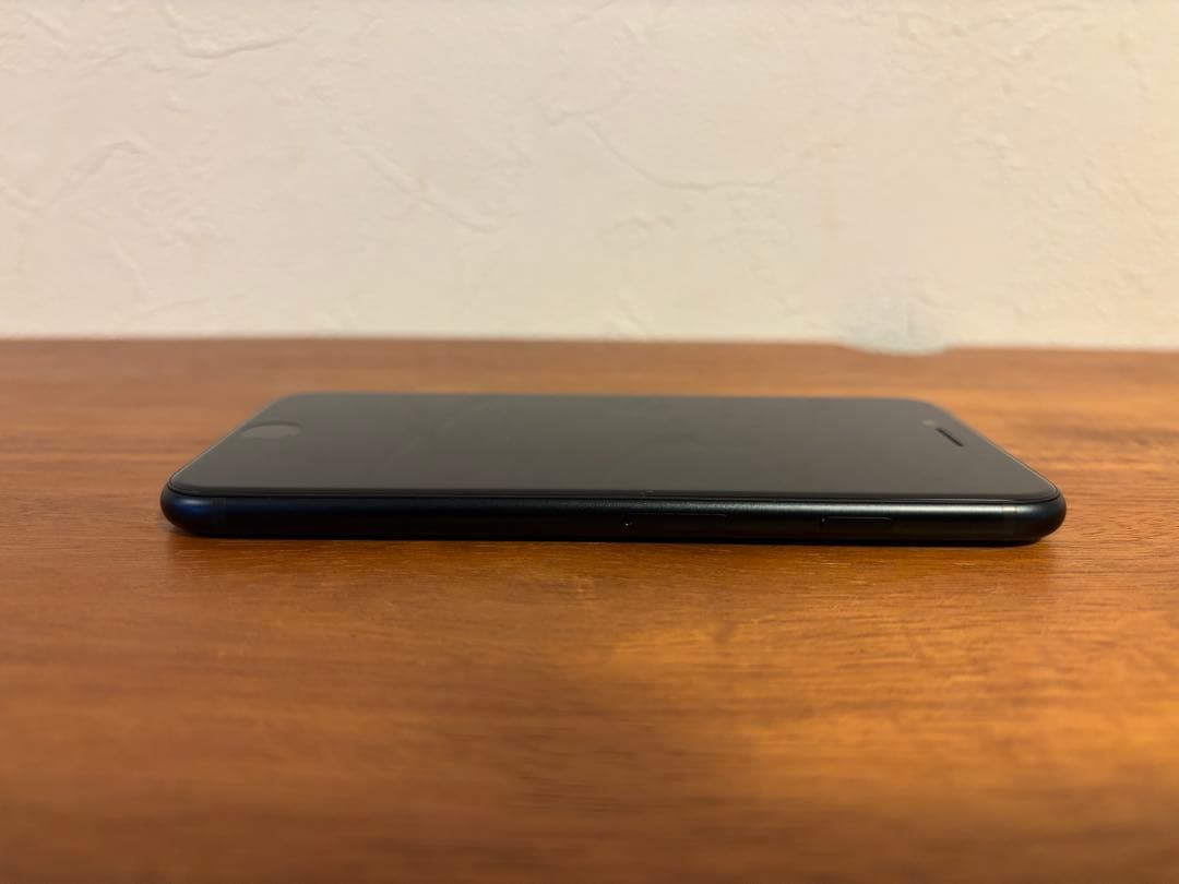 R*ᰔ様 ☆美品・小傷あり☆iPhone SE 3 ⑩