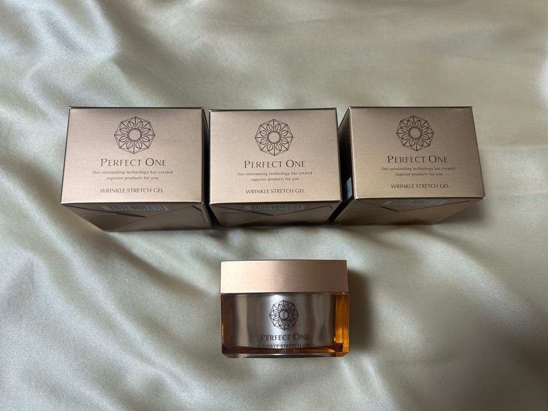 ジ*ン様 【新品】パーフェクトワン 薬用リンクルストレッチジェル ５０g　3個セ