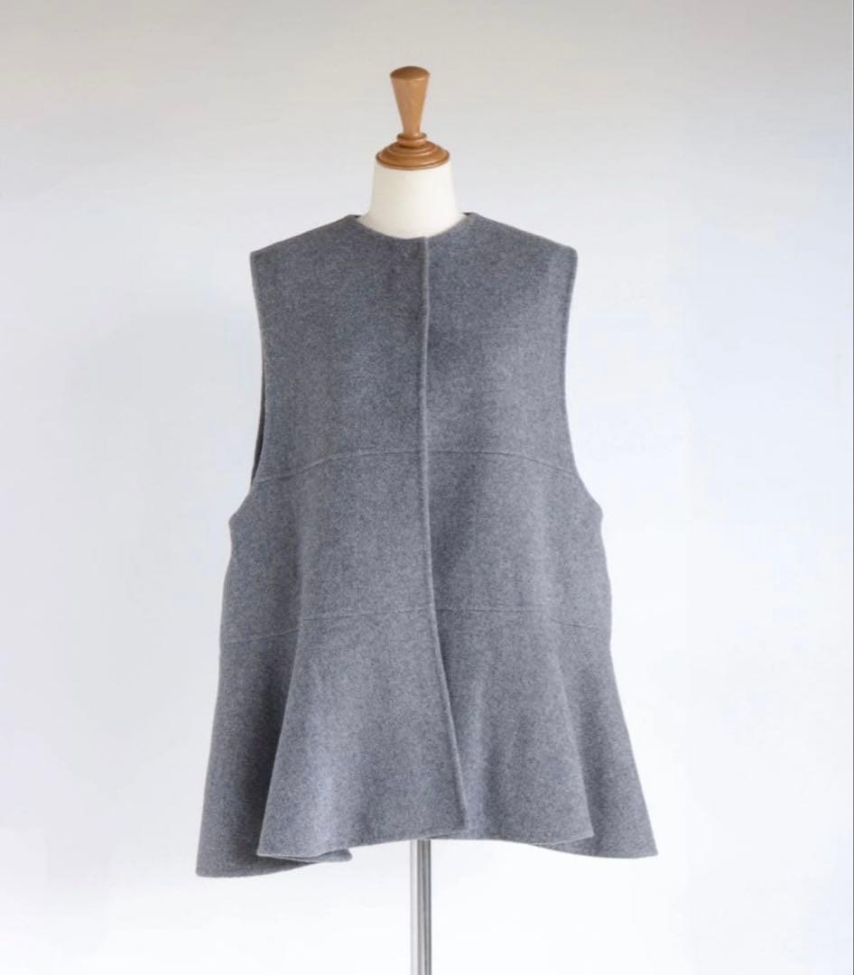 美品 st.cecilia girlishリバーウールフレアジレ　グレー