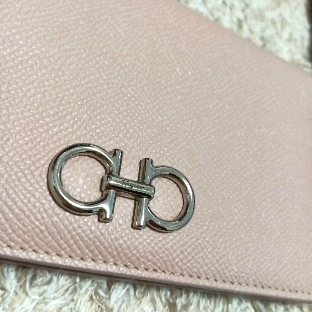 【人気】【未使用品】フェラガモ　ガンチーニ　カードウォレット　長財布