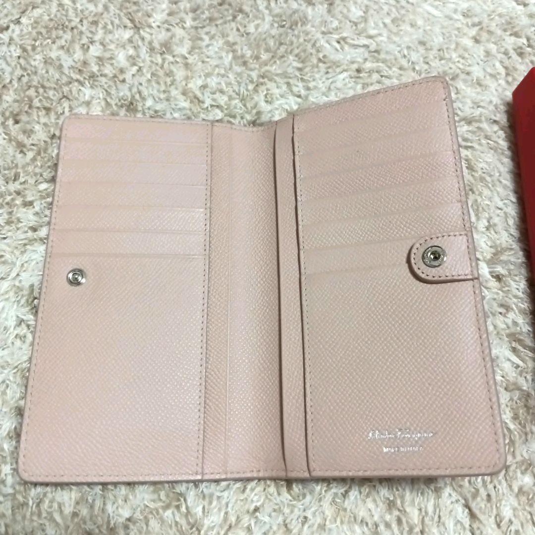 【人気】【未使用品】フェラガモ　ガンチーニ　カードウォレット　長財布