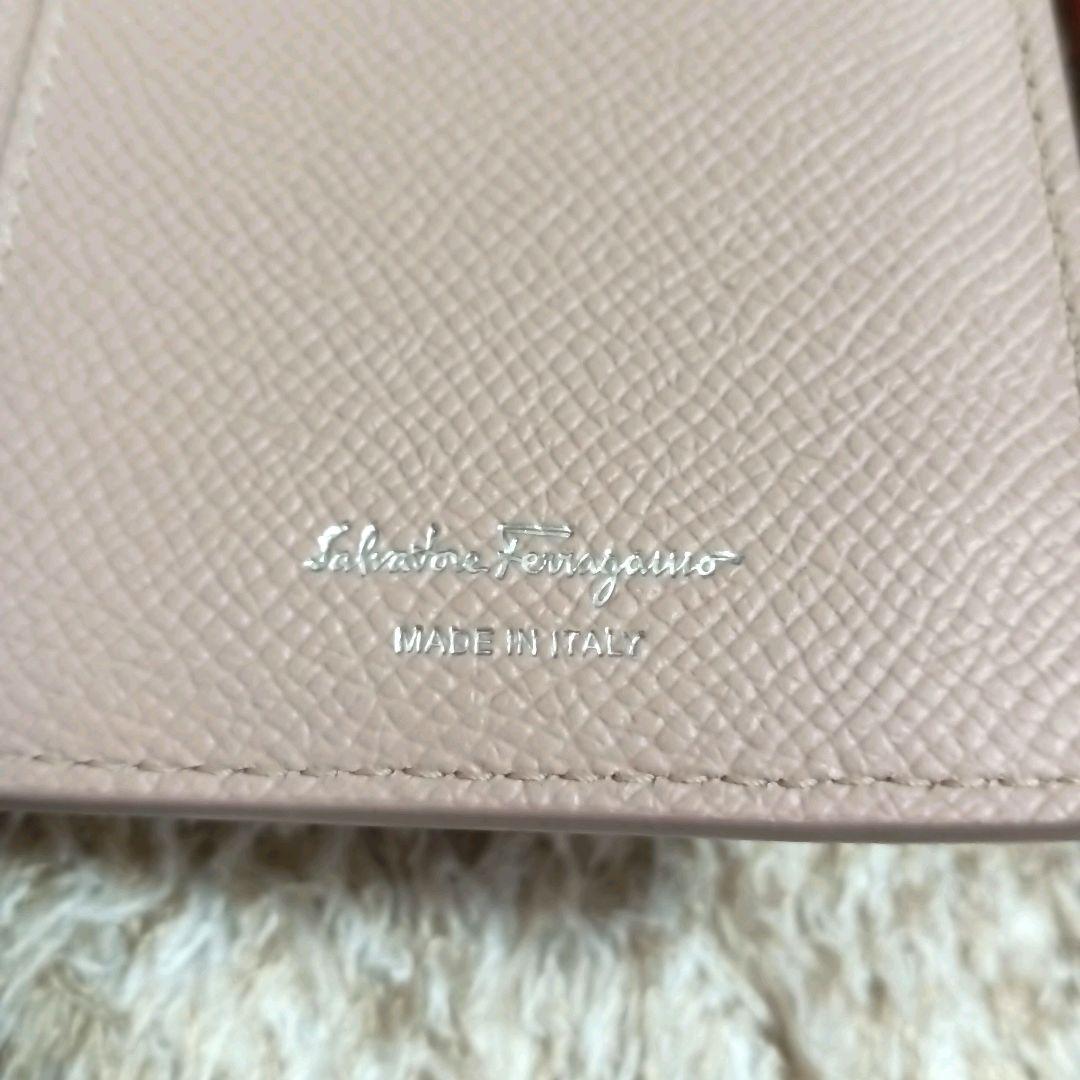 【人気】【未使用品】フェラガモ　ガンチーニ　カードウォレット　長財布