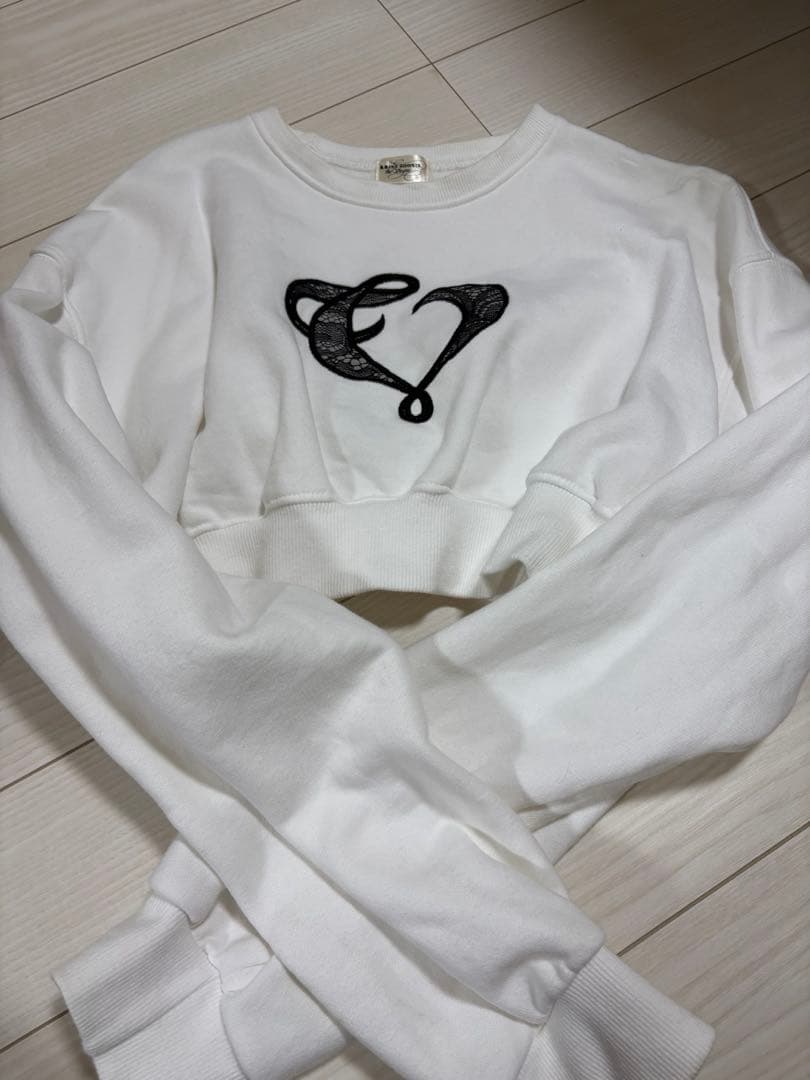 トップス thevirgins lace heart logo cropped sweat