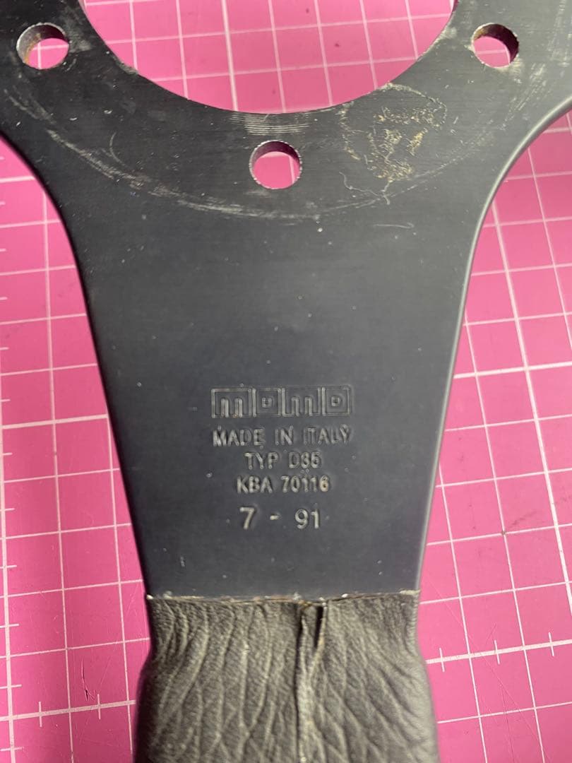 MOMO TYP D35 ブラックレザー三本スポークステアリング