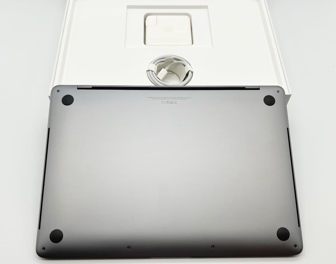 2019年 MacBook Pro 13インチ (16GB, 1TB SSD)