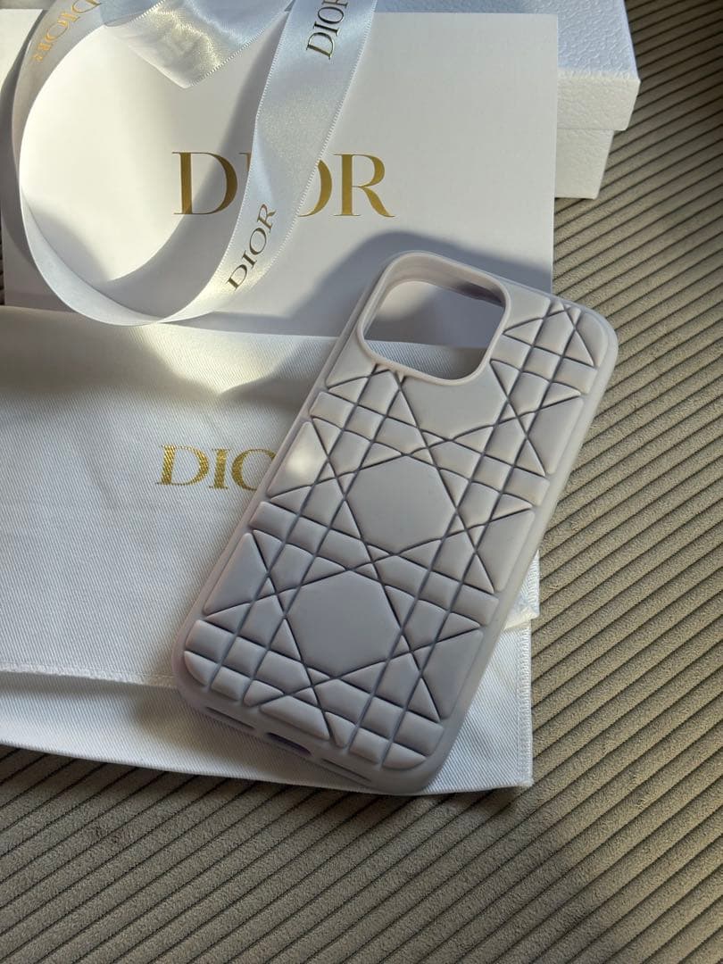 【美品・箱・リボン付】DiorTravel iPhone16promax用ケース