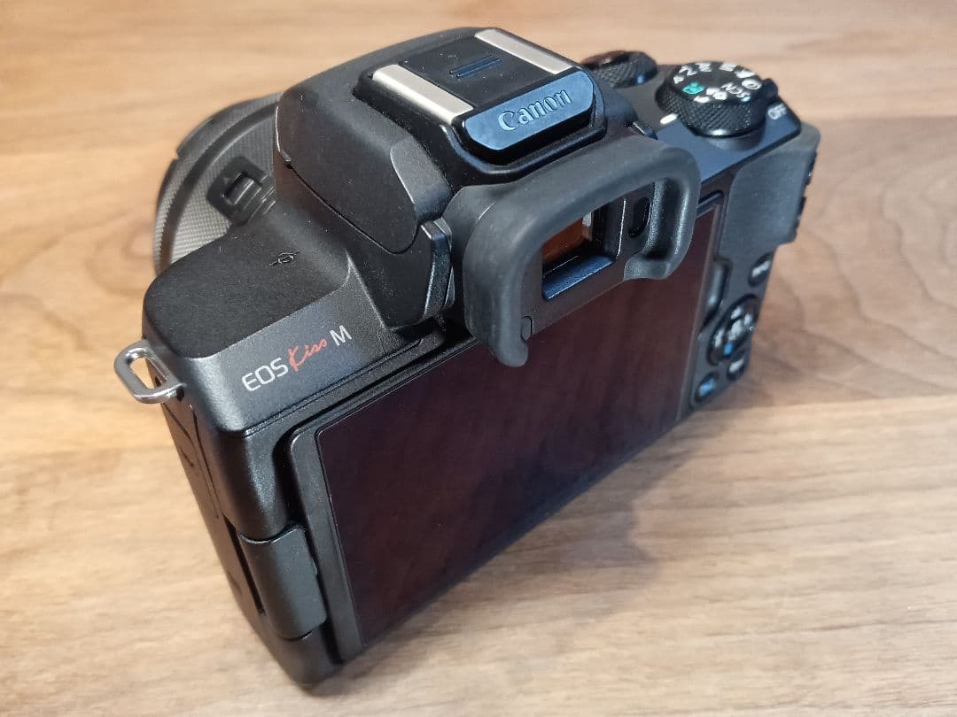 【センサー清掃済み】Canon EOS Kiss M 標準レンズキット【保証付】