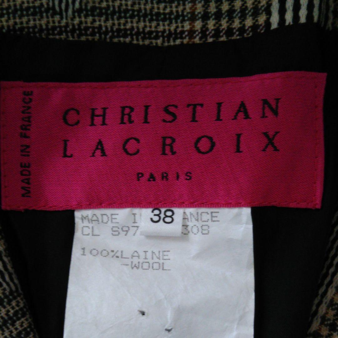 ゴージャスな刺繍が美しい上下セット