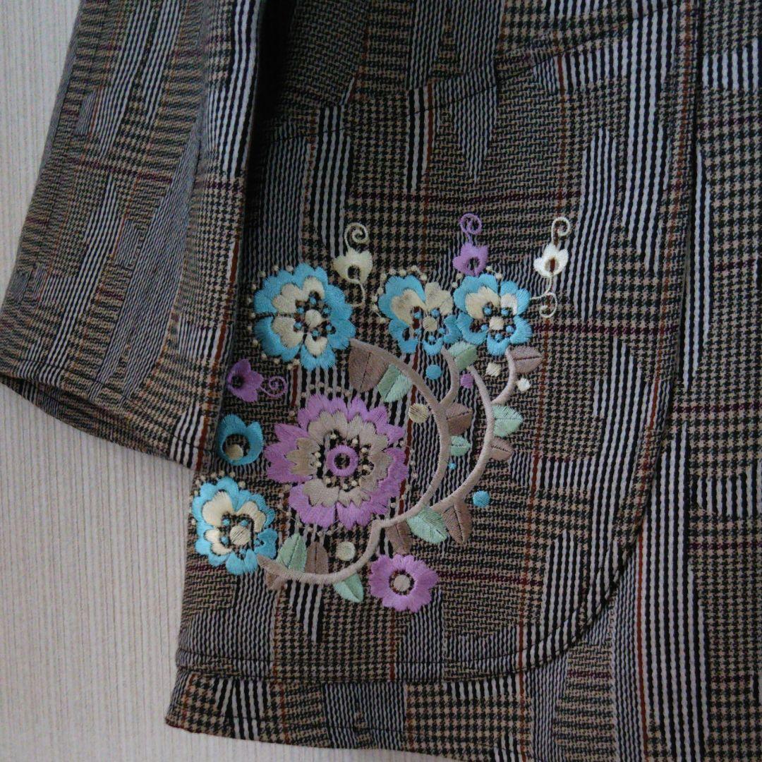 ゴージャスな刺繍が美しい上下セット