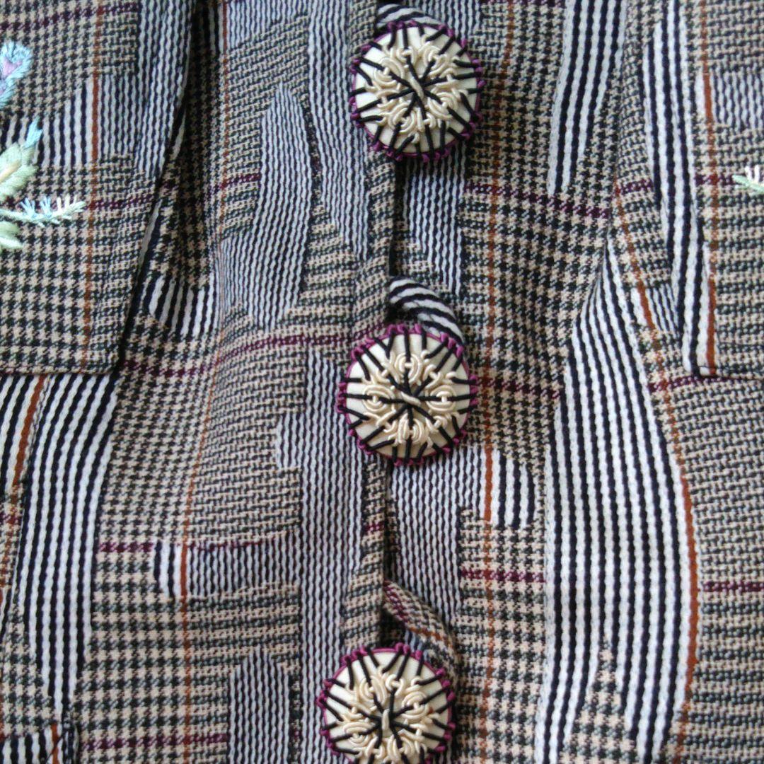 ゴージャスな刺繍が美しい上下セット