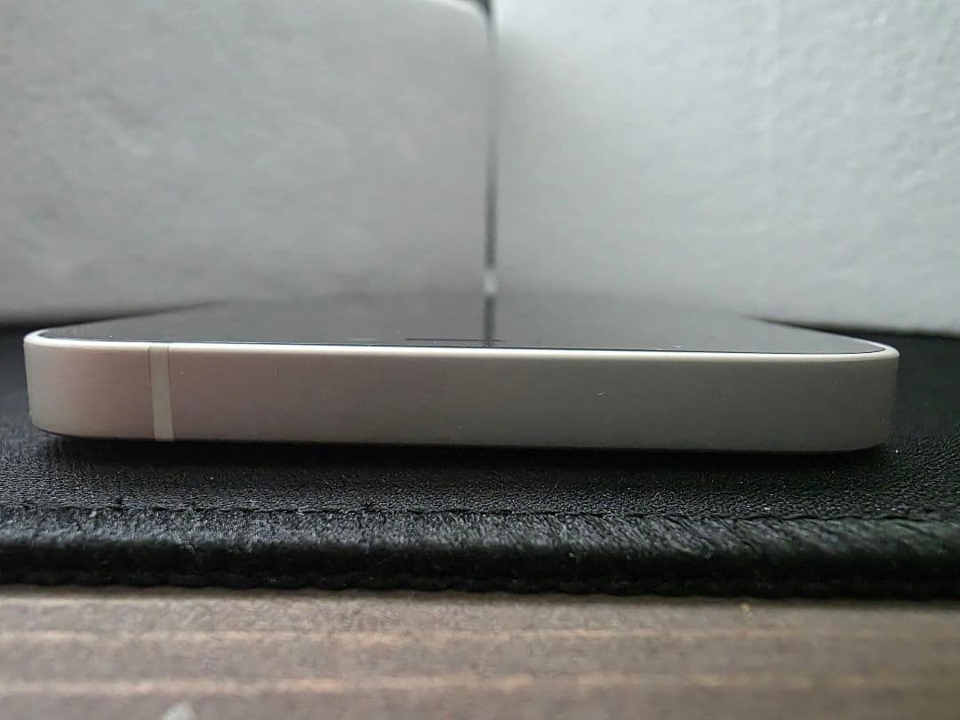 Apple iPhone 12 ホワイト 美品　箱　64gb