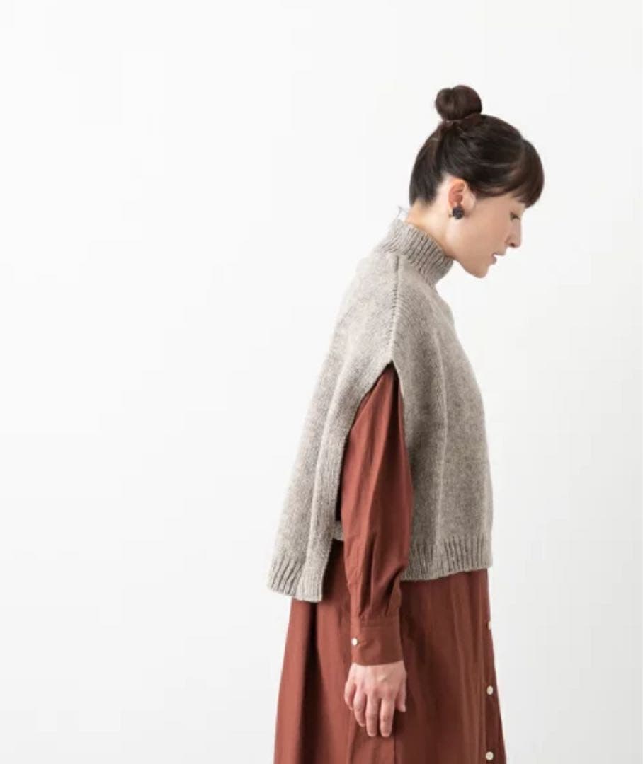 【さらこ】utilite ユティリテ ペルーニットベスト　グレージュ