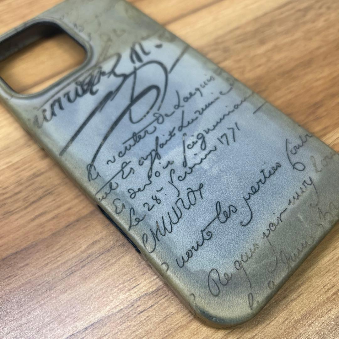 BERLUTI iPhone16 promaxスクリットレザー ライトアルミニオ