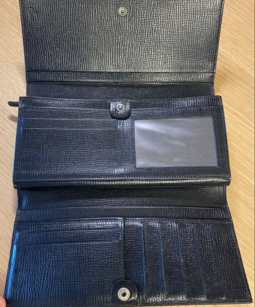 フェンディ　長財布