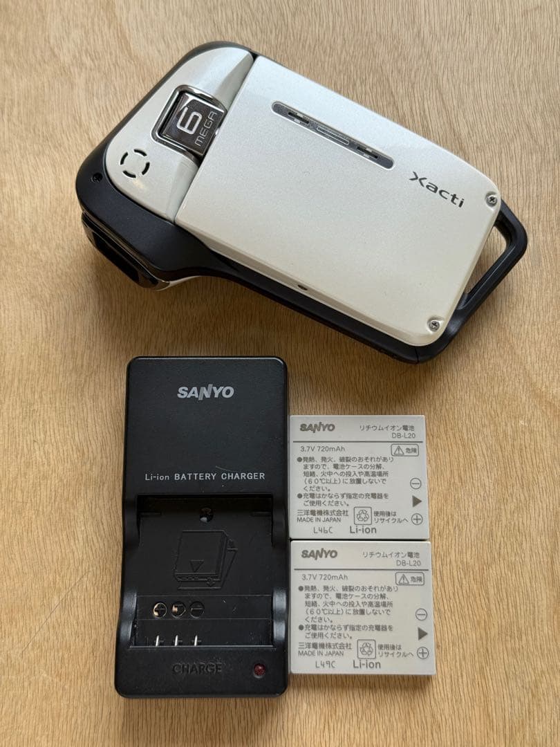 SANYO Xacti DMX-CA65 デジタルムービーカメラ バッテリー2個