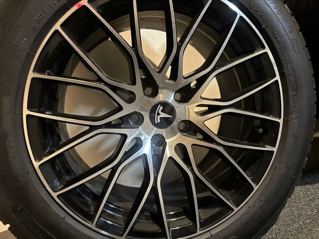 テスラ対応 245/50R18 ミシュランX-ICE ＋ホイール4本