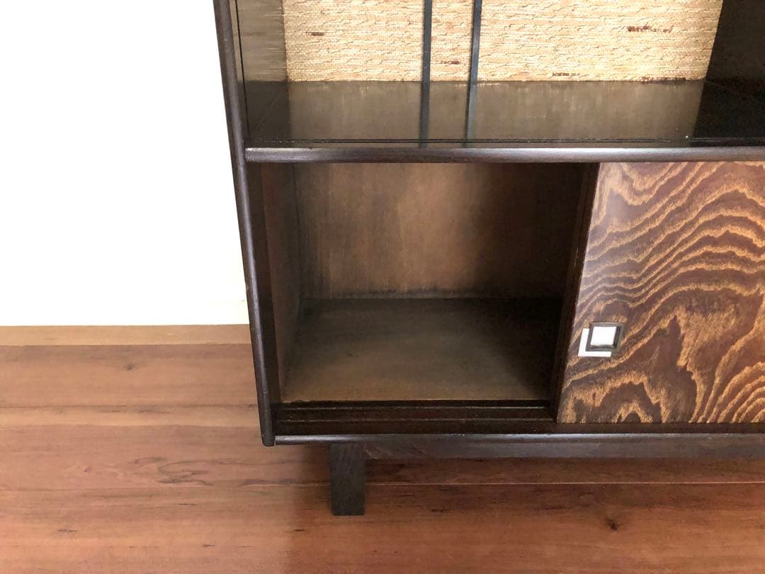 【メンテ済】小降りなビンテージの収納棚　サイドボード　本棚　食器棚