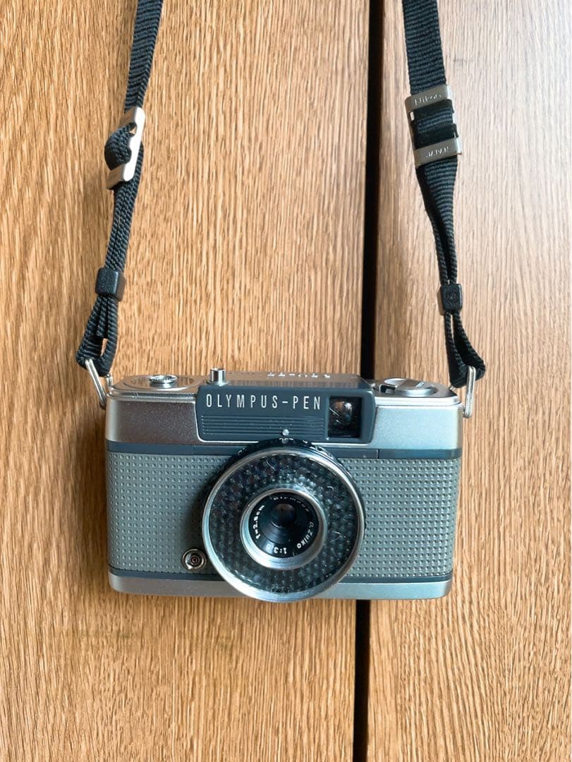 OLYMPUS PEN-EEコンパクトフィルムカメラ