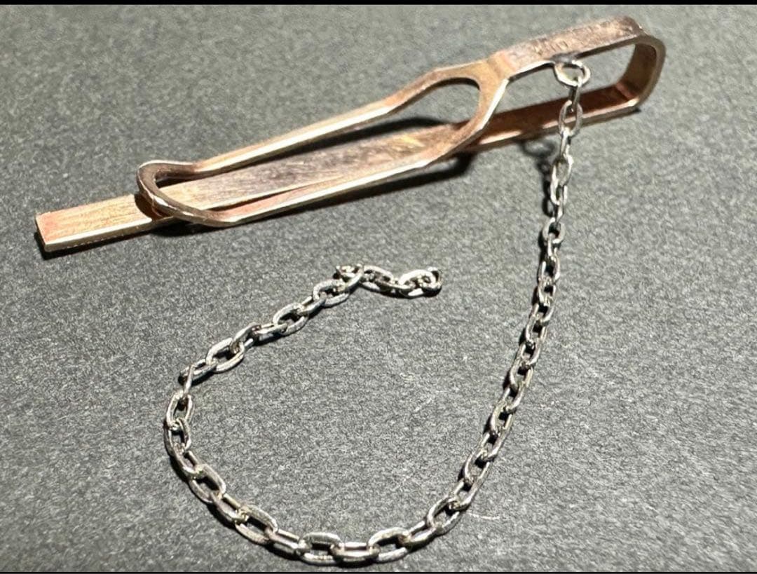 装飾彫刻入りネクタイピン チェーン付き