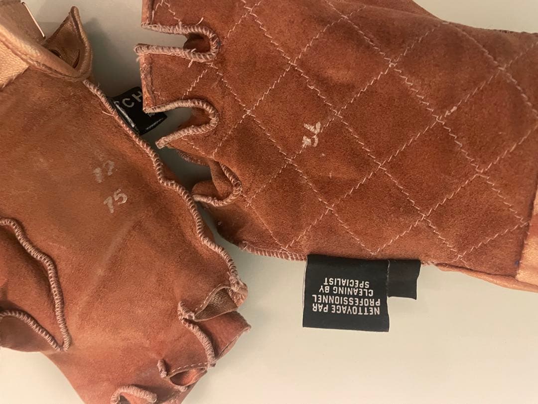 CHANEL マトラッセ レザーグローブ フィンガーレス