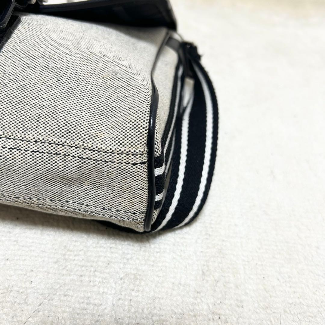 美品　バーバリーブラックレーベル　ショルダーバッグ　ノバチェック　サコッシュ