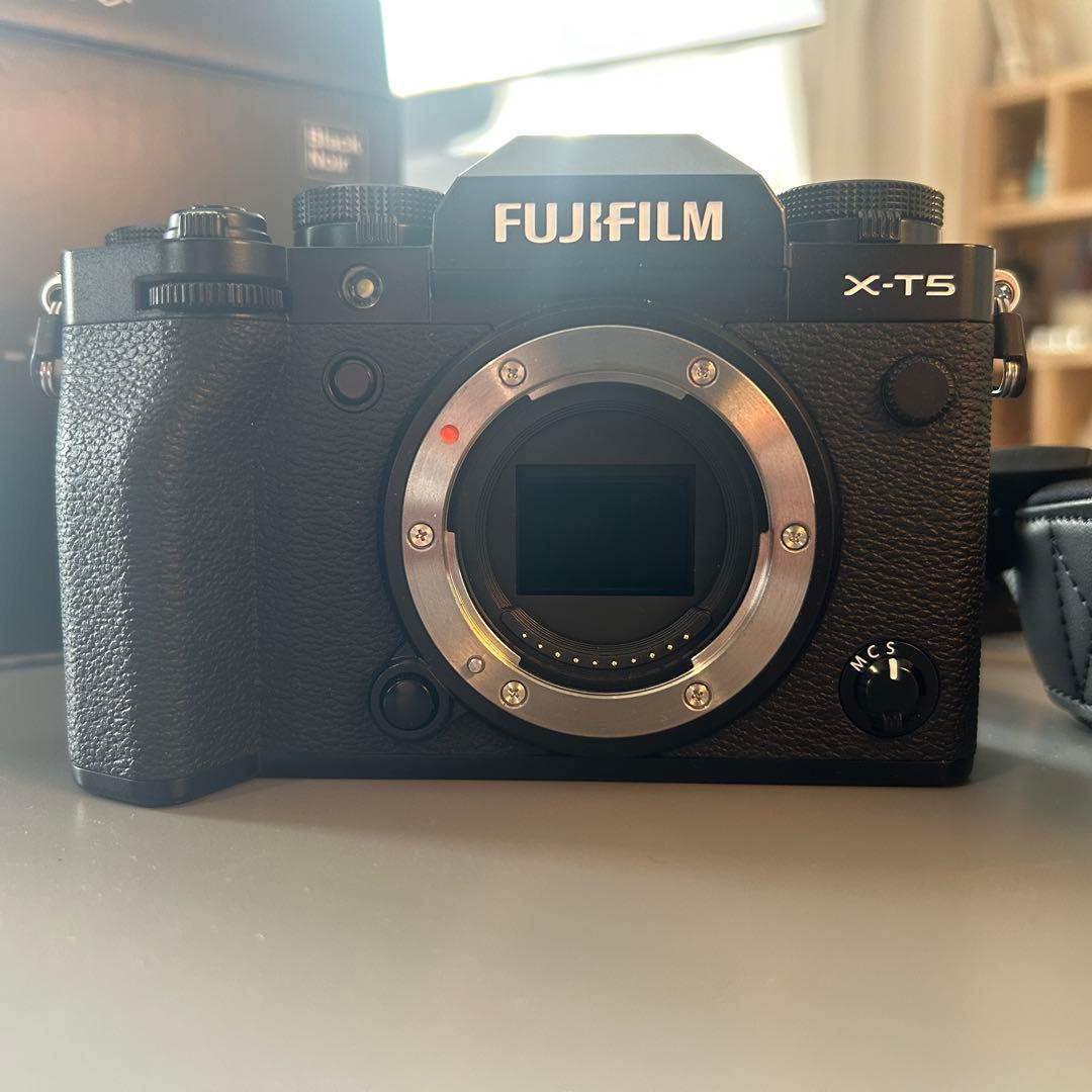 ひろ　FUJIFILM X-T5 ミラーレス一眼 x XF18-55