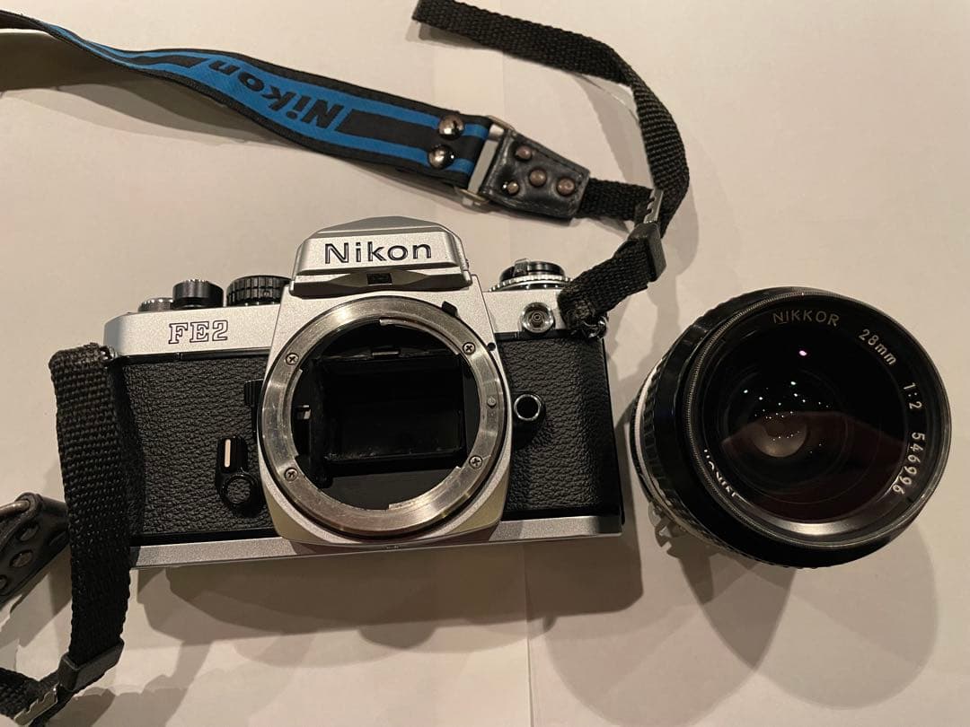 Nikon FE2（シルバー×ブラック）+ NIKKOR AI 28mm F2