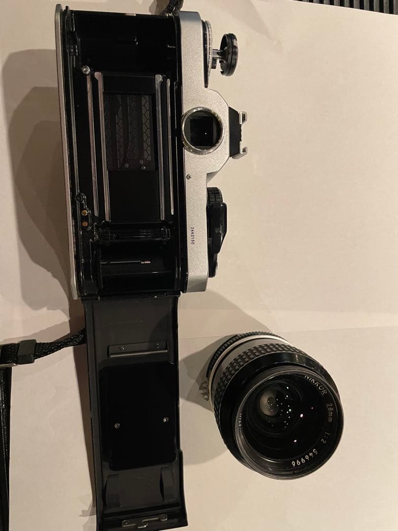 Nikon FE2（シルバー×ブラック）+ NIKKOR AI 28mm F2